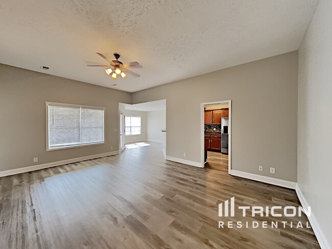 Building Photo - 531 Falkland Cir