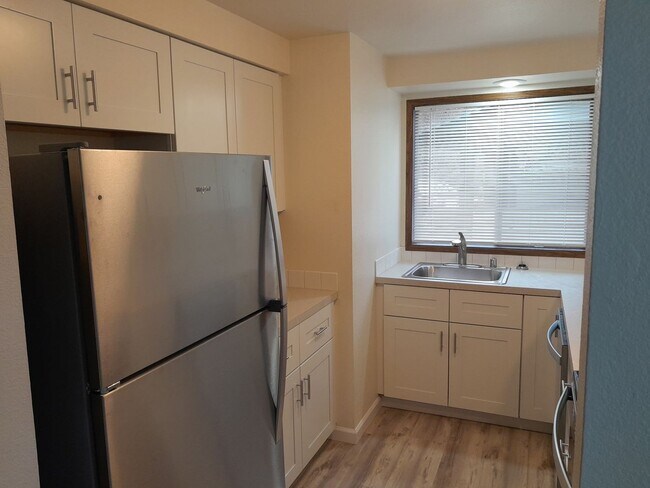 Foto del edificio - Baker R 14013-17