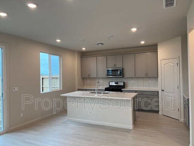 Building Photo - 3018 Feather Rd