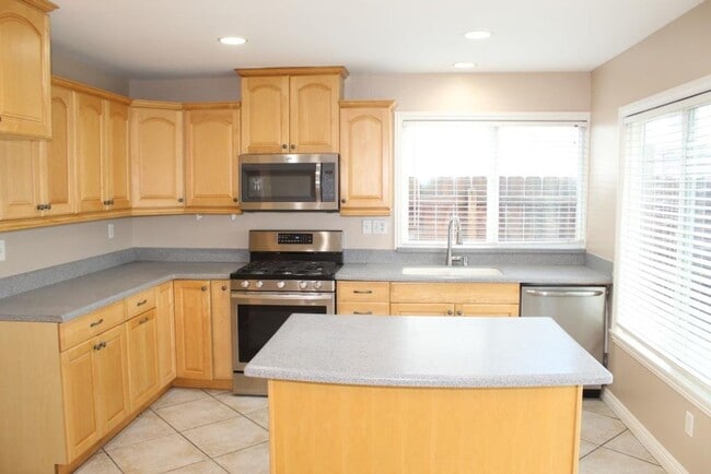 Foto del edificio - 3Bed/2Bath Upgraded Home off Mira Mesa Blvd~ Lepus
