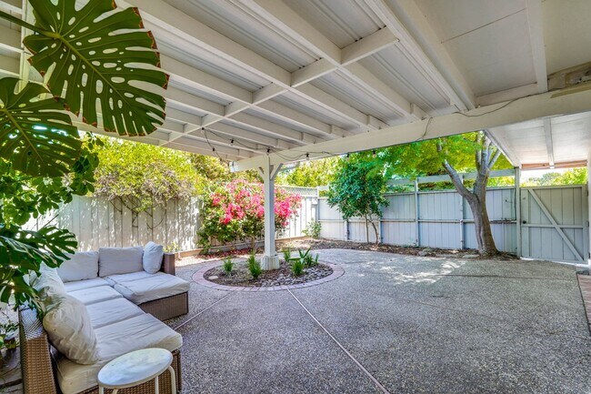 Foto del edificio - 3 Bed 2 Bath Mackay Home in Desirable Mont...