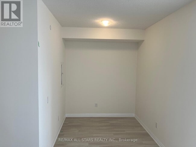 Building Photo - 3270 Sheppard Ave E