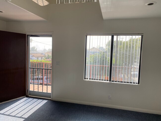 livingroom/balcony - 2225 Marathon St