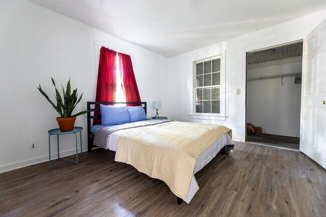 Foto del edificio - Atlanta Home, a 4 minute walk to bus stop Willingham Dr @ Colville Ave