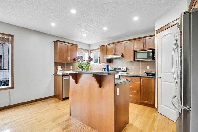 Building Photo - 94 Taralake Way NE