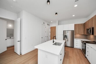 Building Photo - 2810 Riverby Rd