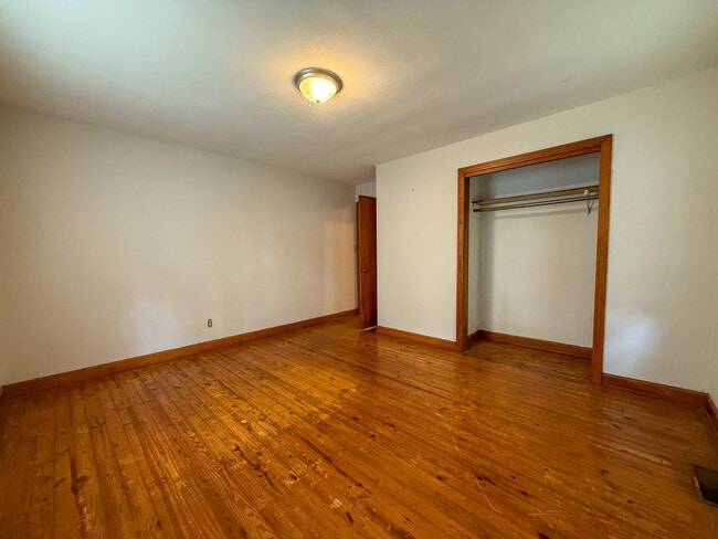 Building Photo - 325 4th St