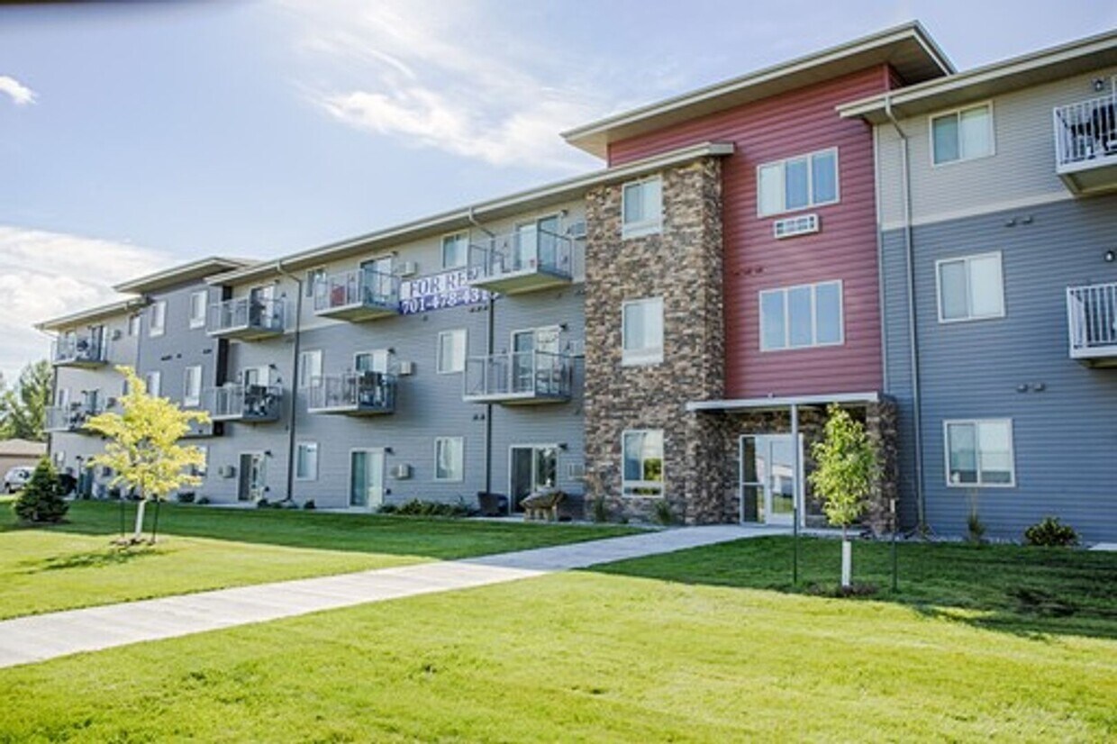Building Photo - Northtown Crossing- Pet Friendly, Student-...
