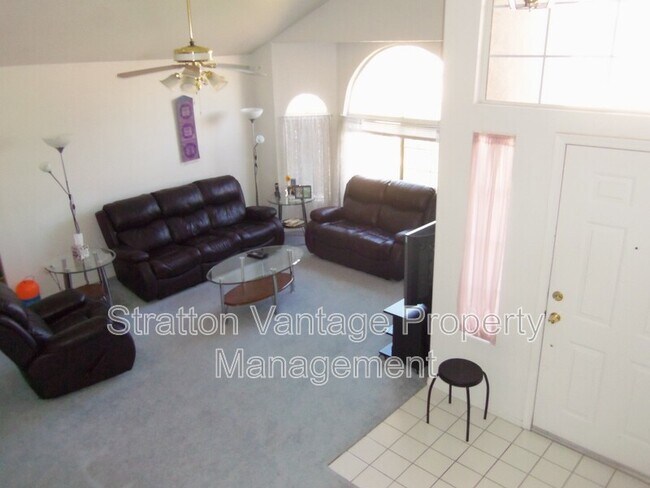 Building Photo - 1611 W Cindy St