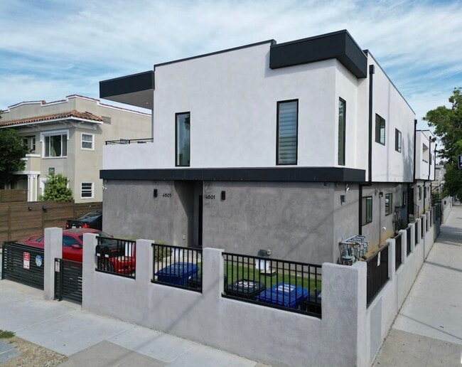 Building Photo - 1845 Vineyard Ave