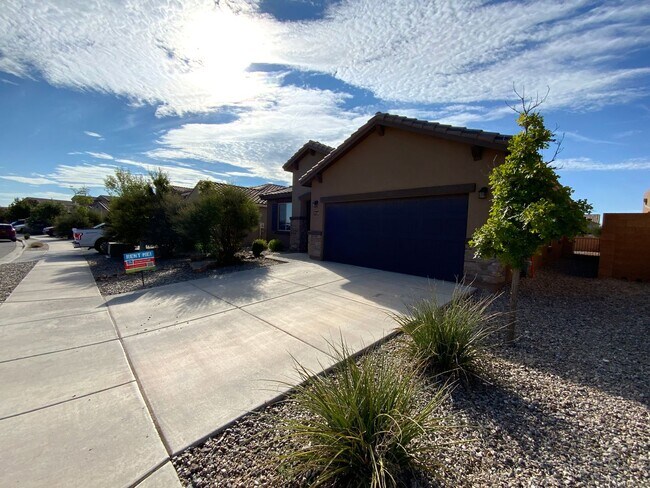 Building Photo - Beautiful 3 Bedroom Plus Office Recent Con...