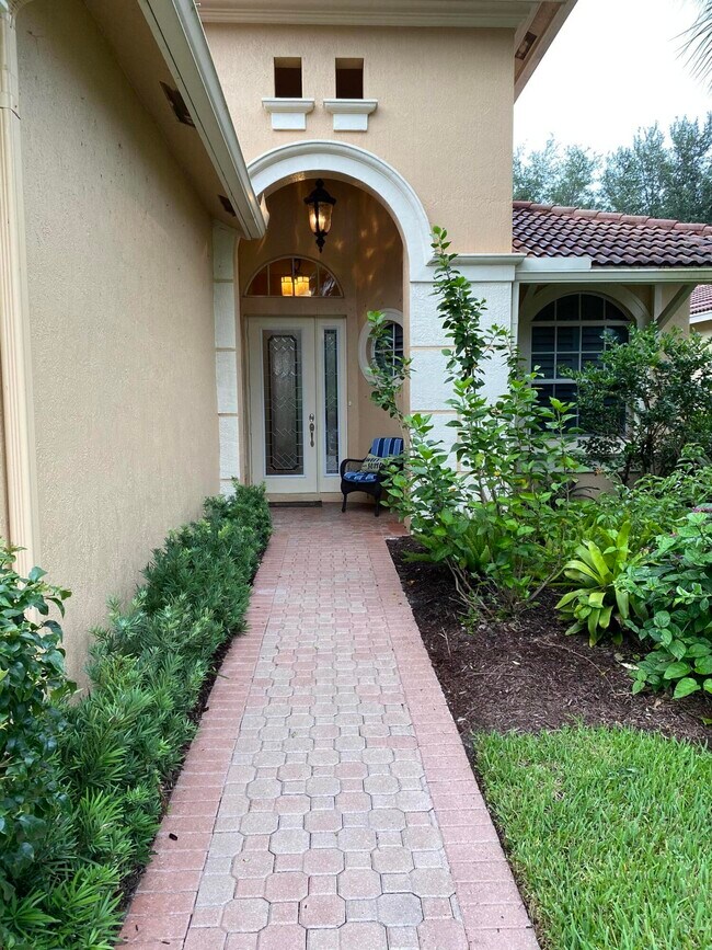 Building Photo - 7160 Maidstone Dr