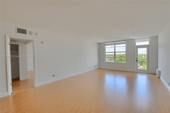Building Photo - 2851 S Ocean Blvd