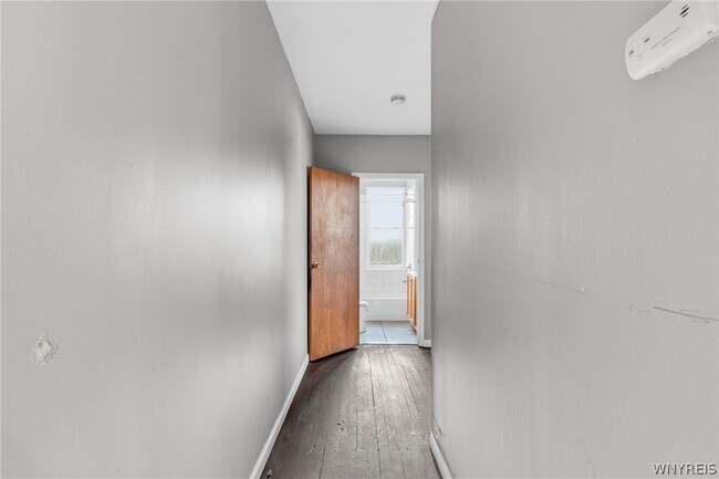 Foto del edificio - 2111 Seneca St