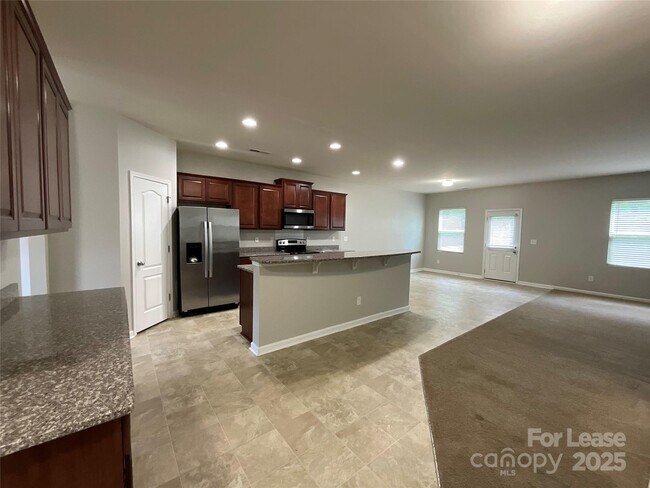 Building Photo - 9143 Magnolia Lily Ave
