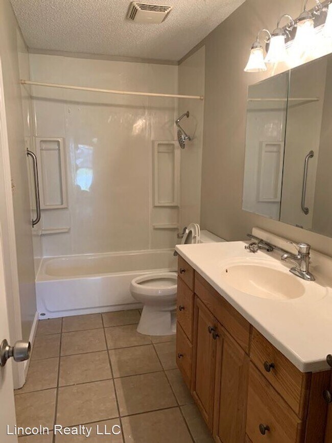 Building Photo - 3 br, 1 bath House - 4033 Danube Circle*