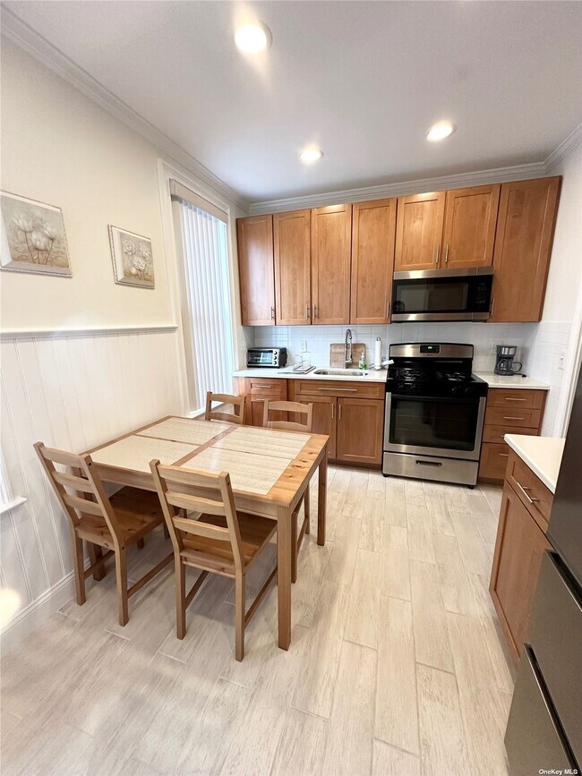 Foto del edificio - 30-44-44 83rd St