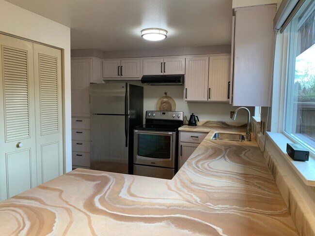 Building Photo - 2-Bedroom 2-Bathroom duplex in Harlow neig...