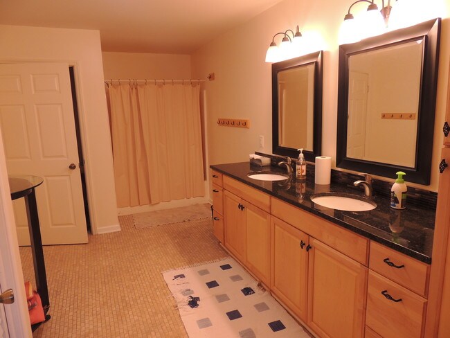 Foto del edificio - 2066 Evans Creek Rd