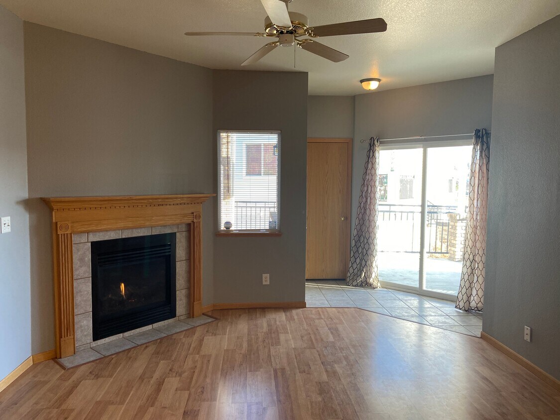 950 52nd Avenue Ct Unit E2, Greeley, CO 80634 Condo for Rent in