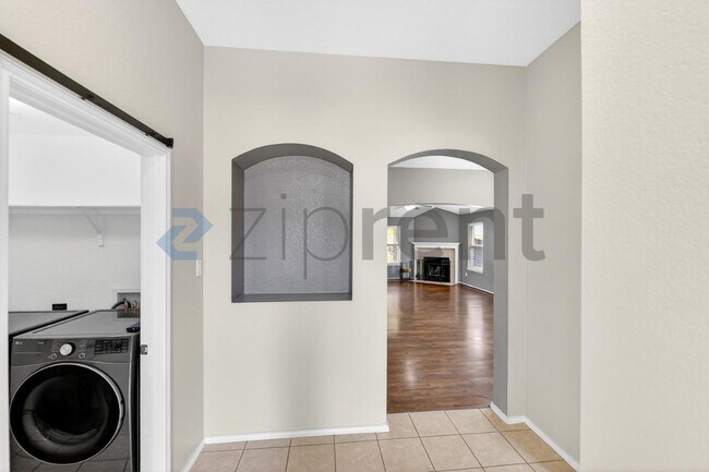 Foto del edificio - 916 Reveille Rd