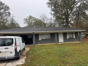 Building Photo - 2122 McFadden Rd