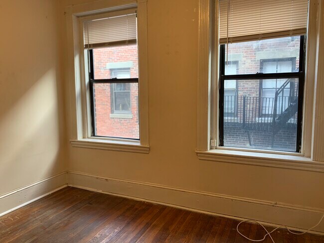 Building Photo - 5 Myrtle St