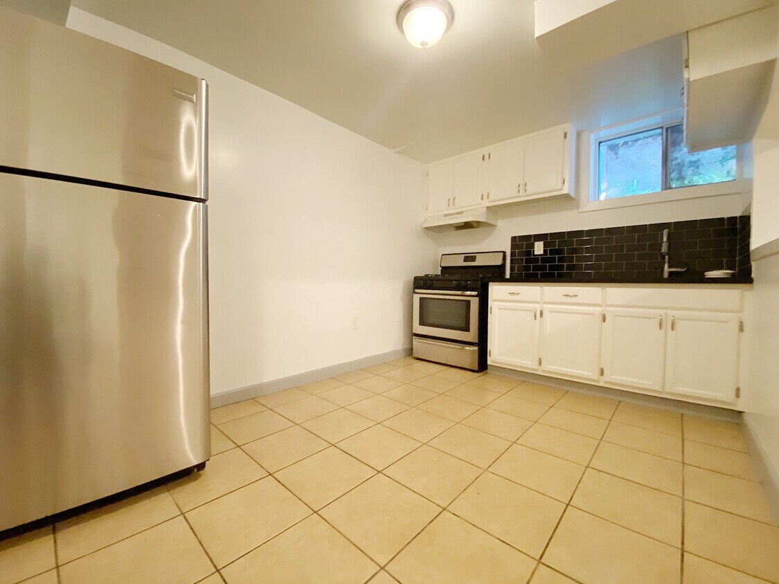 Primary Photo - 615 S Glendale Ave