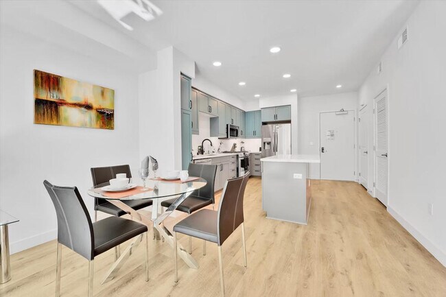 Foto del edificio - 635 Robinson Ave