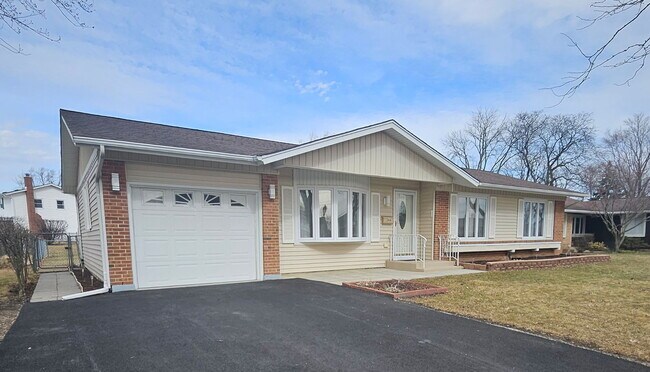 Foto del edificio - 266 Trowbridge Rd