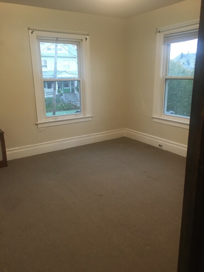 Bedroom - 6 Overlook St