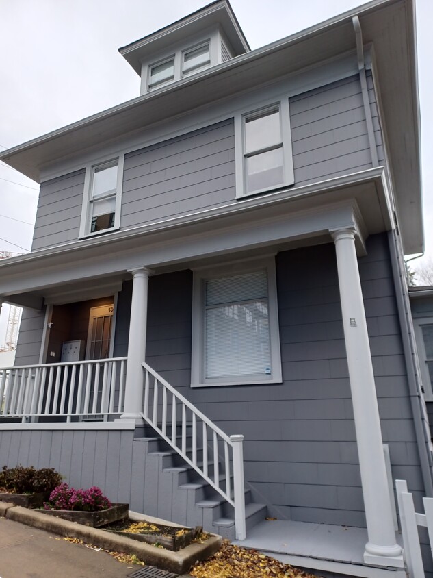 Beautiful home in downtown Tacoma, unit #2 - 509 S 15th St