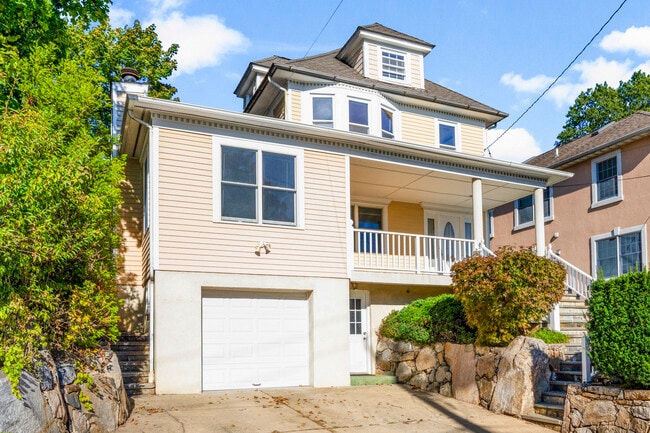 Photo - 59 Oak St House