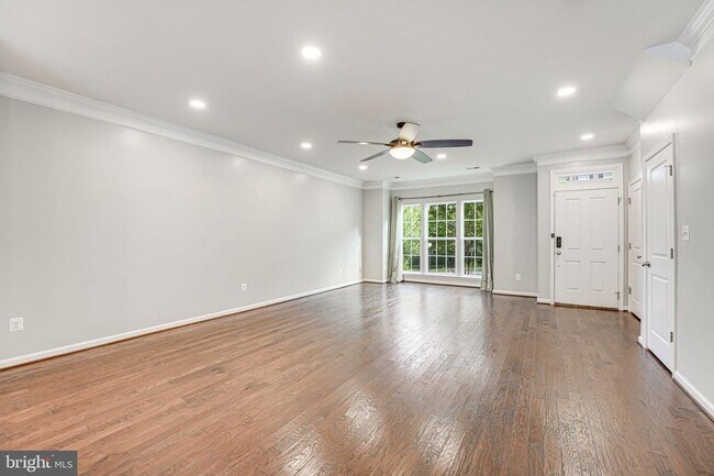 Foto del edificio - 205 Almond Dr