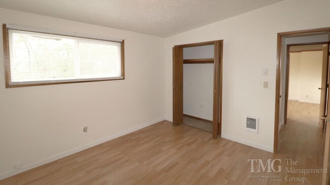Building Photo - 2908.5 NE Stapleton Rd