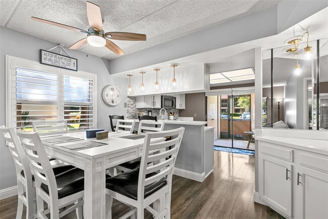 Building Photo - 237 Woodlake Wynde