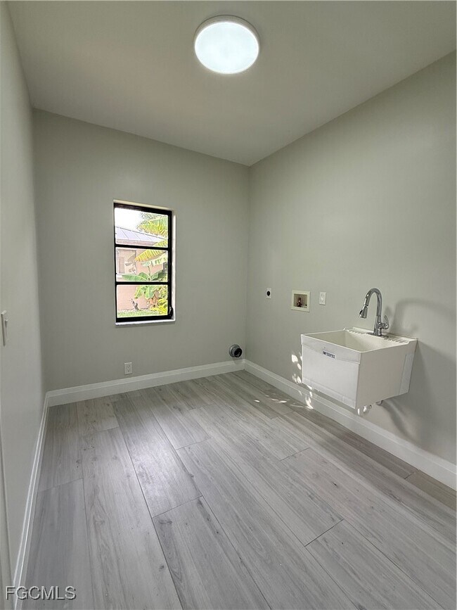 Building Photo - 711 SE 33rd Terrace