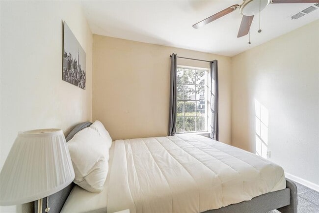Foto del edificio - 1738 Rutland Dr