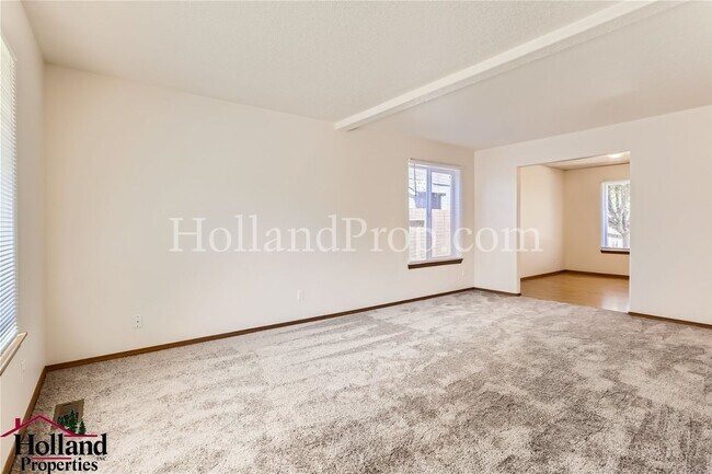 Foto del edificio - Spacious 4 Bedroom Single Family Home with...