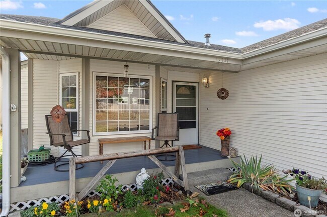 Foto del edificio - Quiet Updated Townhome in Prime Location!