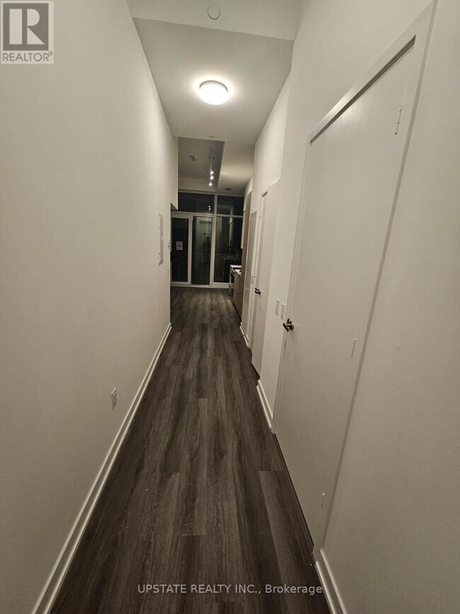 Photo du bâtiment - 3883-3883 Quartz Rd