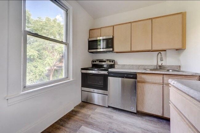 Foto del edificio - 3422 Ward St