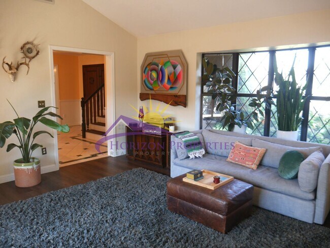 Foto del edificio - 1704 Summerhill Ct