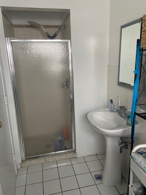 Bath 2 - 2525 N Ashland Ave