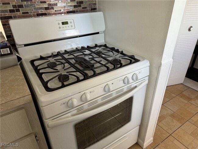 Foto del edificio - 738 Joel Blvd