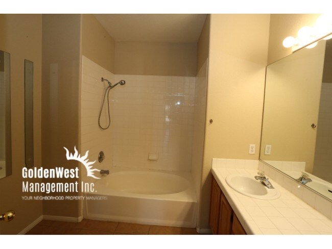 Foto del edificio - 4950 Black Bear Rd