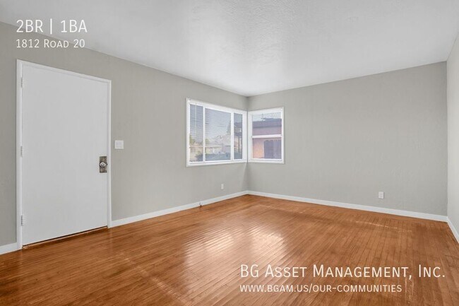 Building Photo - Spacious Duplex Unit with Garage Parking