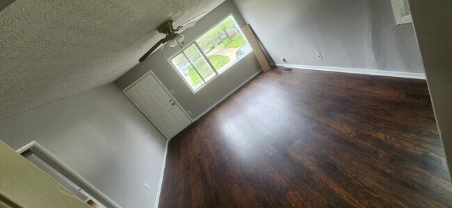 Foto del edificio - 17001 Lipton Ave