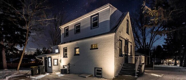 Building Photo - 182 Forest Glen Rd