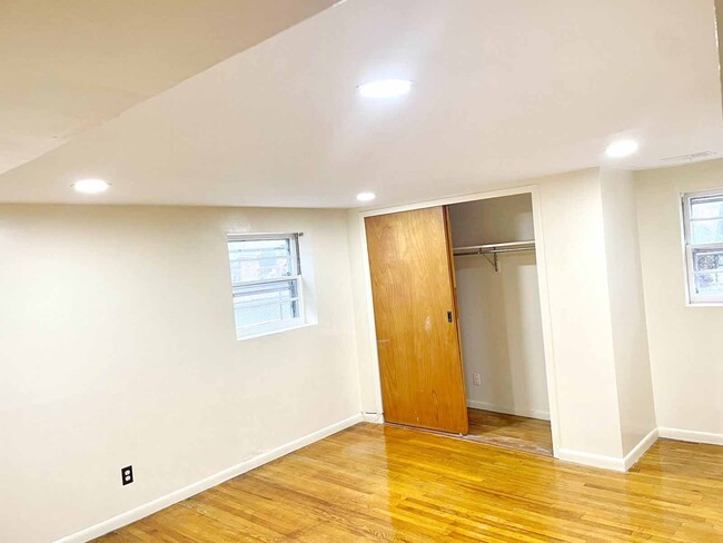 Bed room - 20 College Pl